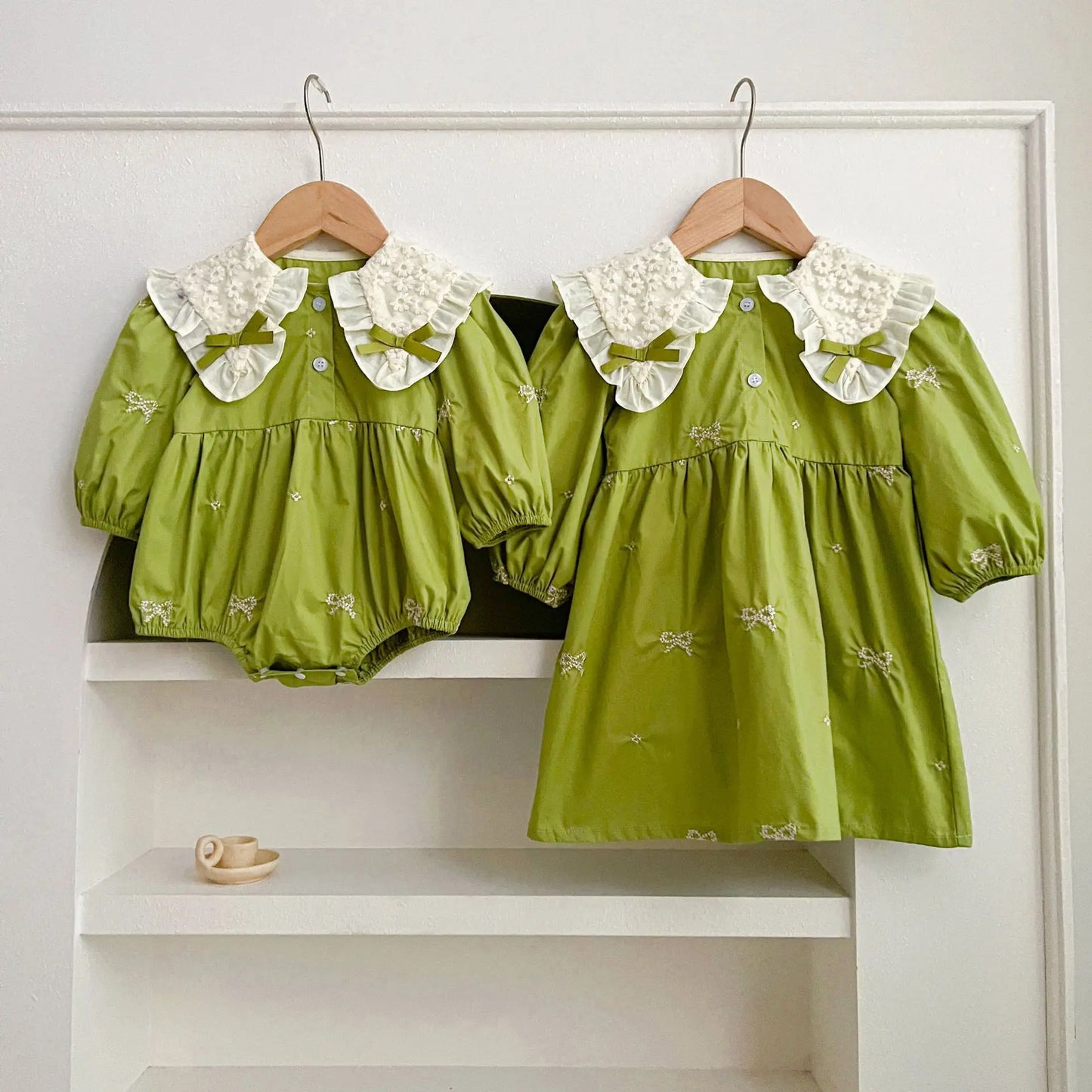 Cute Baby Girls Bow Lace Embroidery Bodysuit & Dress Set