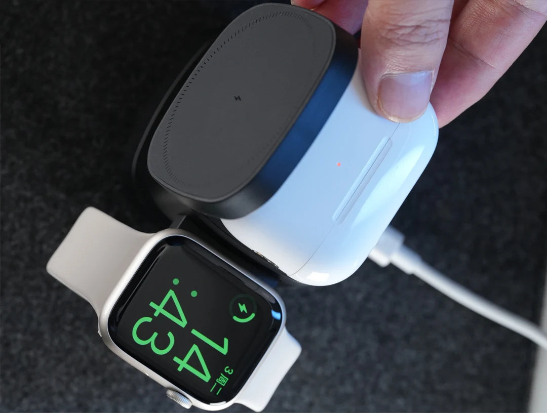 Magnetic 3-in-1 Wireless Charging Station | Fast Charging & Lamp