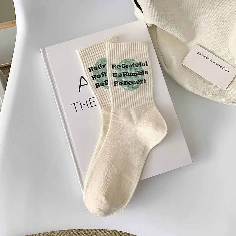 Couple-style socks for cross-border export. Women's style winter and autumn mid-length socks in white. Men's socks.