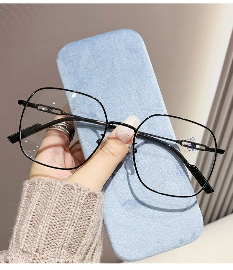 Ultra Light Anti Blue Light Glasses | Stylish Myopia Eyewear