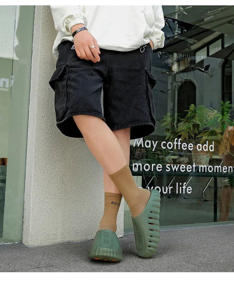 New Men's Slippers Outdoor Soft Thick Sole Slides Breathable Sandals Non-Slip Bathroom Slippers Lightweight Summer Beach Sandals
