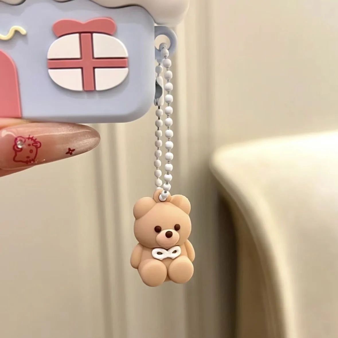 Estuche AirPods de oso de casa nevada adorable | Protección elegante