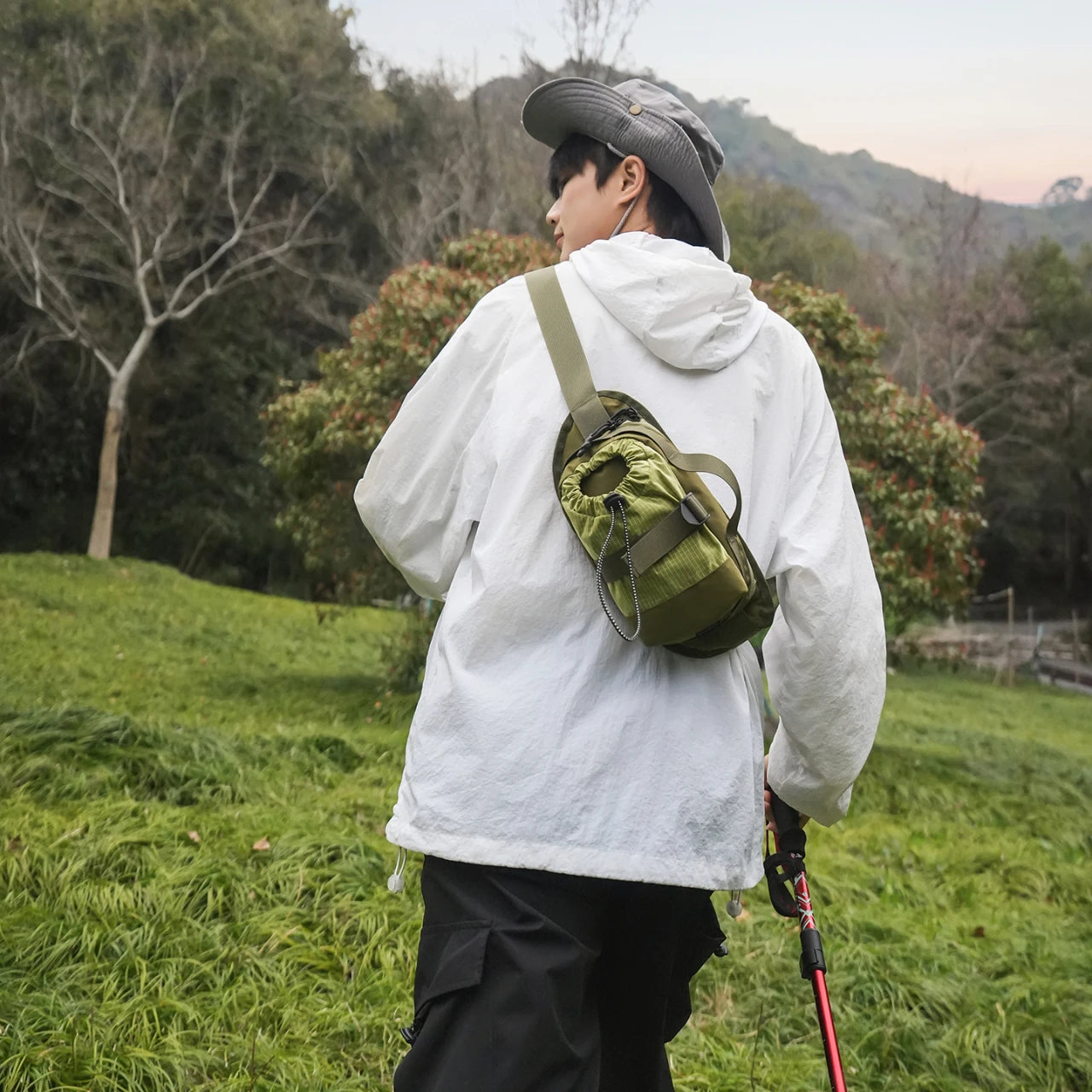 Unisex Crossbody Bag – Minimalist Design for Hiking & Climbing