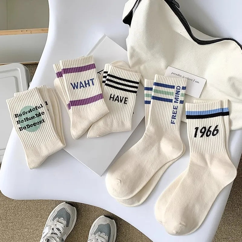 Couple-style socks for cross-border export. Women's style winter and autumn mid-length socks in white. Men's socks.