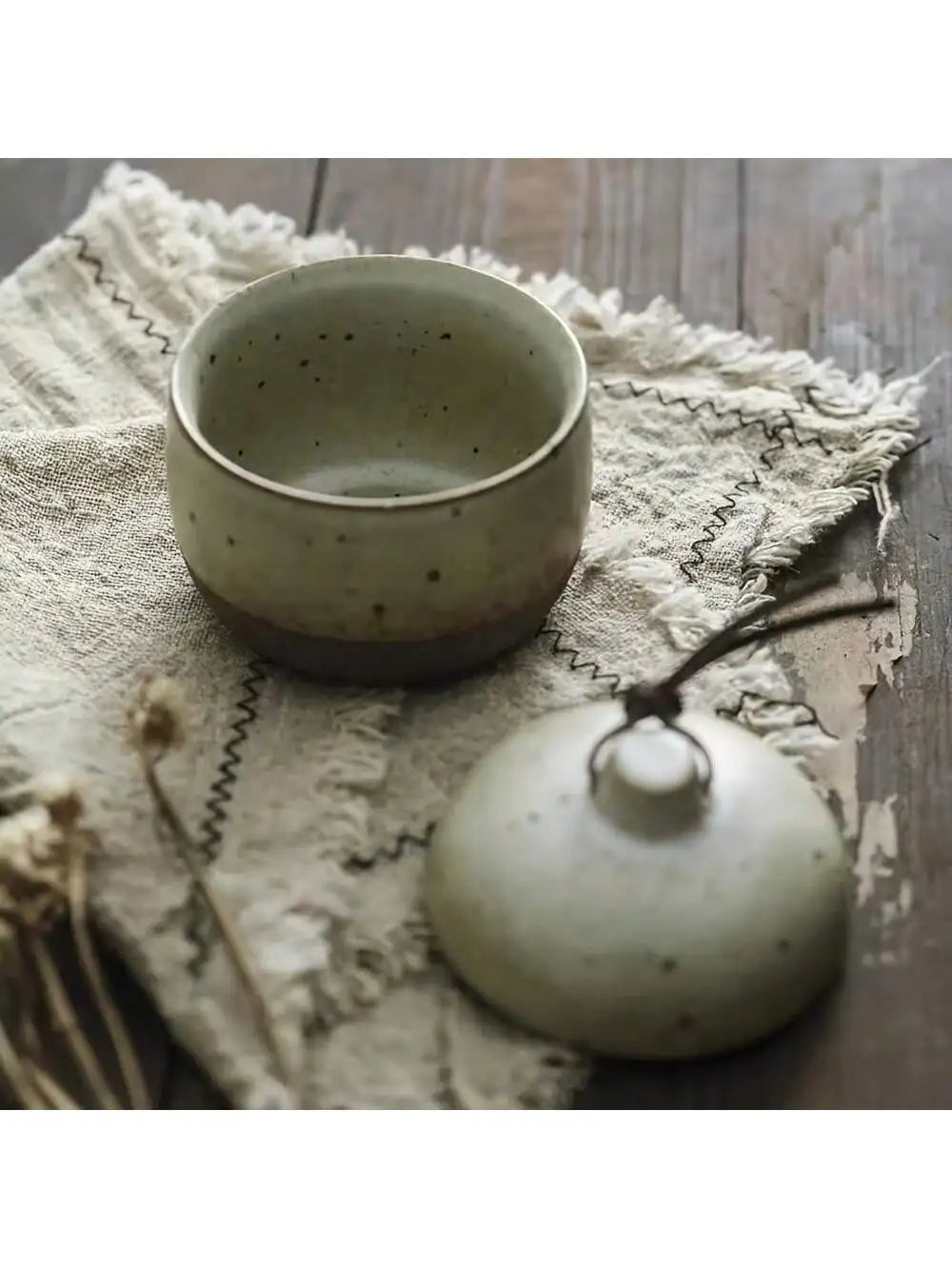 Elegant Japanese Style Stoneware Bowl with Lid for Stews & Soups