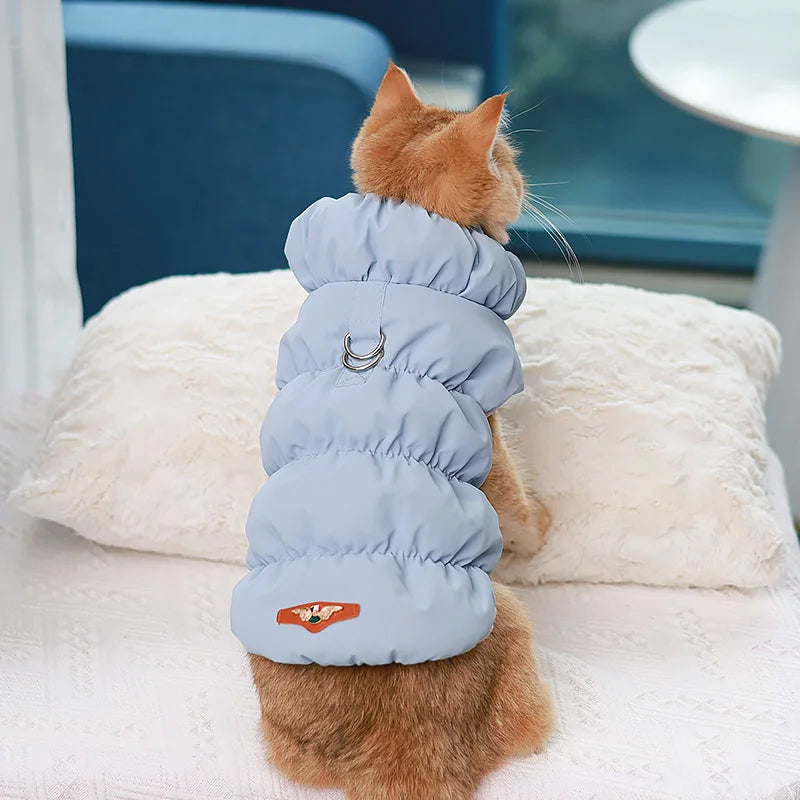 Chaqueta de plumón naranja cálido para gato con hebilla de tracción | Elegante abrigo para mascotas