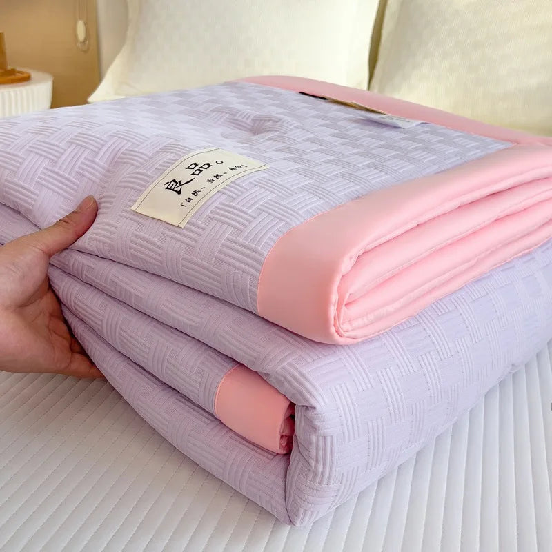Lightweight Summer Waffle Quilt | Ideal for Home & Dorm