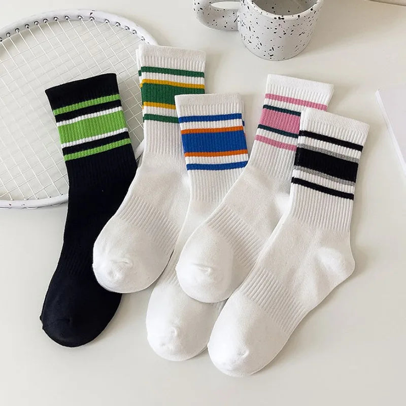 Couple-style socks for cross-border export. Women's style winter and autumn mid-length socks in white. Men's socks.