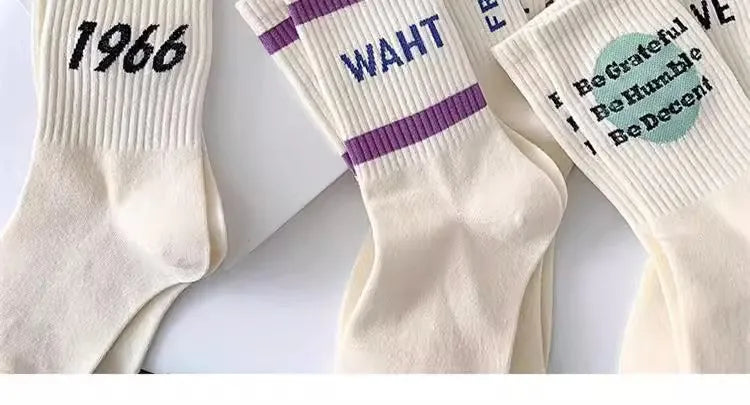 Couple-style socks for cross-border export. Women's style winter and autumn mid-length socks in white. Men's socks.