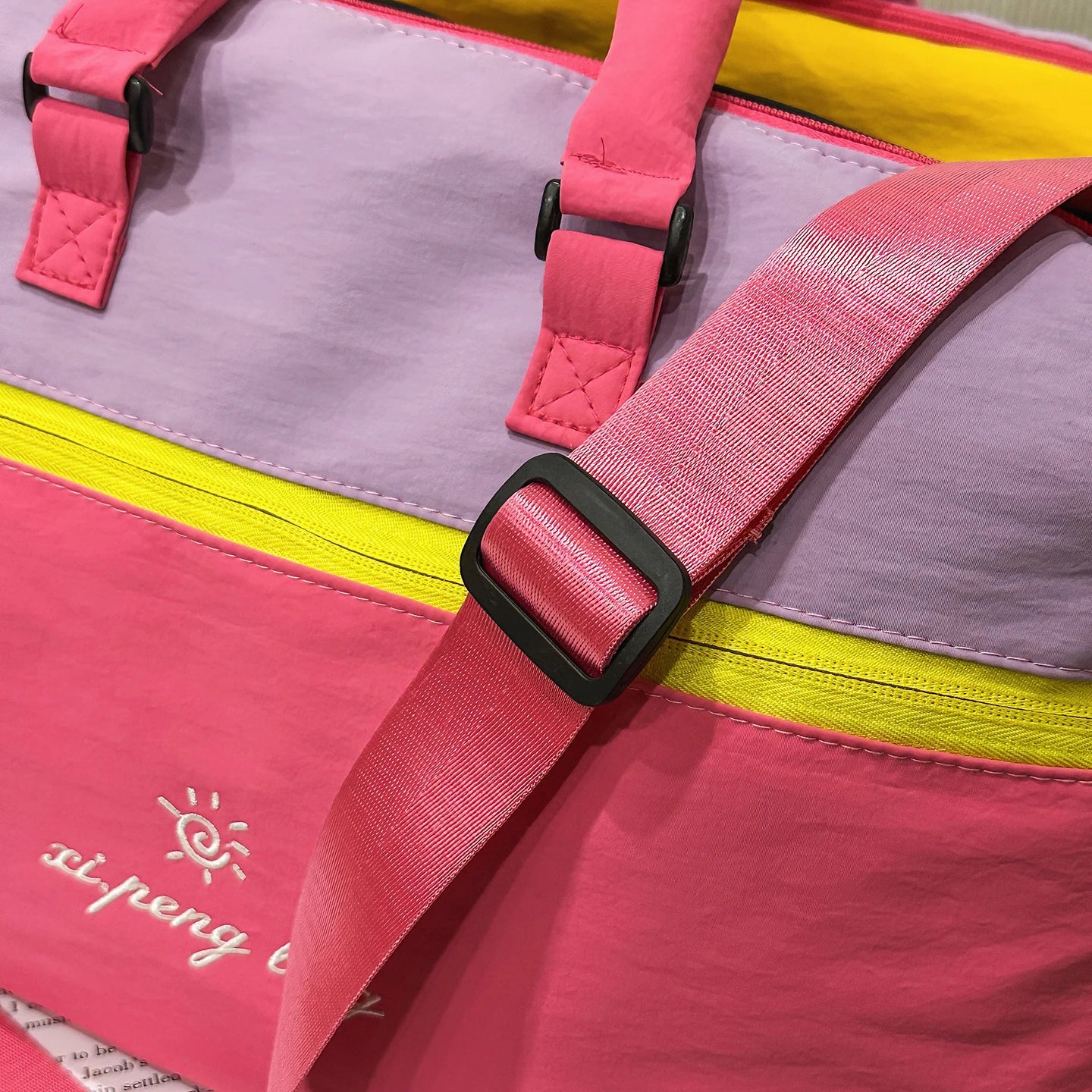 Fashion Trend Dopamine Contrasting Travel Bag Independent Shoe Compartment, Lightweight Yoga Bag, Outdoor Sports and Fitness Bag