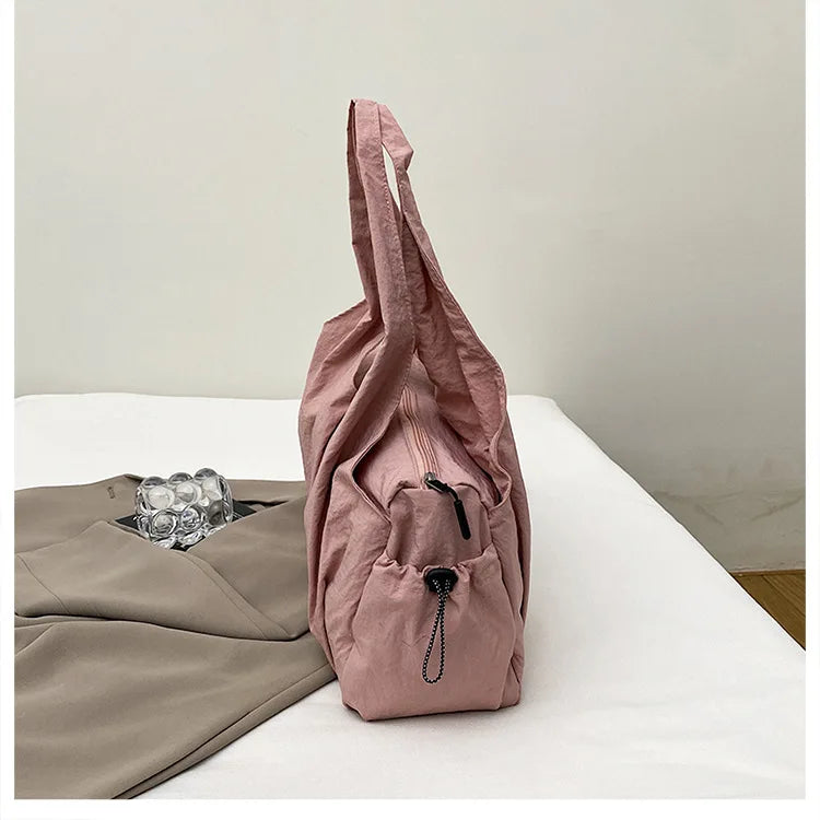 Bolso de mano de tela arrugada, moderno y cómodo para mujer