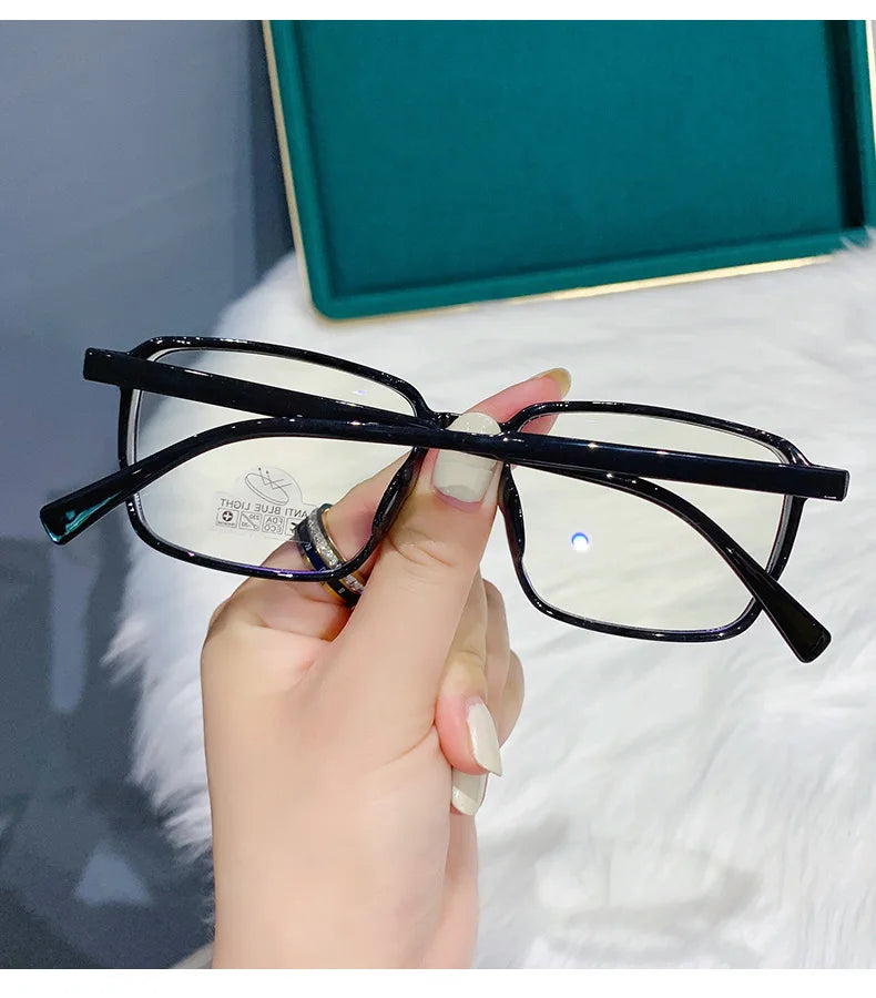 Stylish Myopia Glasses for Women | High-Definition Anti Blue Light