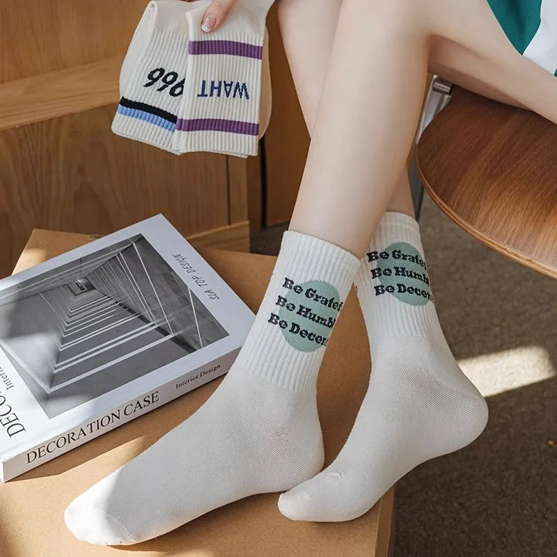 Couple-style socks for cross-border export. Women's style winter and autumn mid-length socks in white. Men's socks.