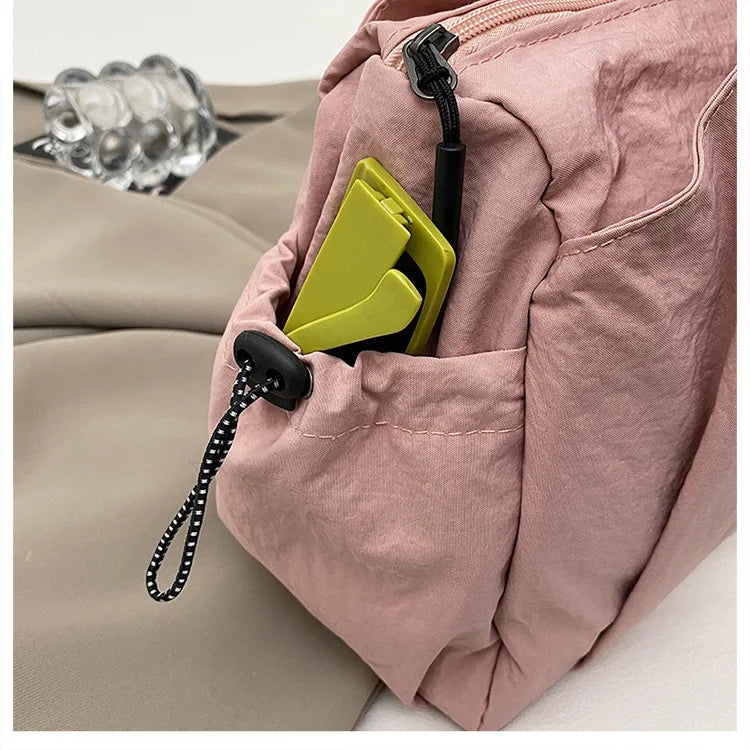 Bolso de mano de tela arrugada, moderno y cómodo para mujer