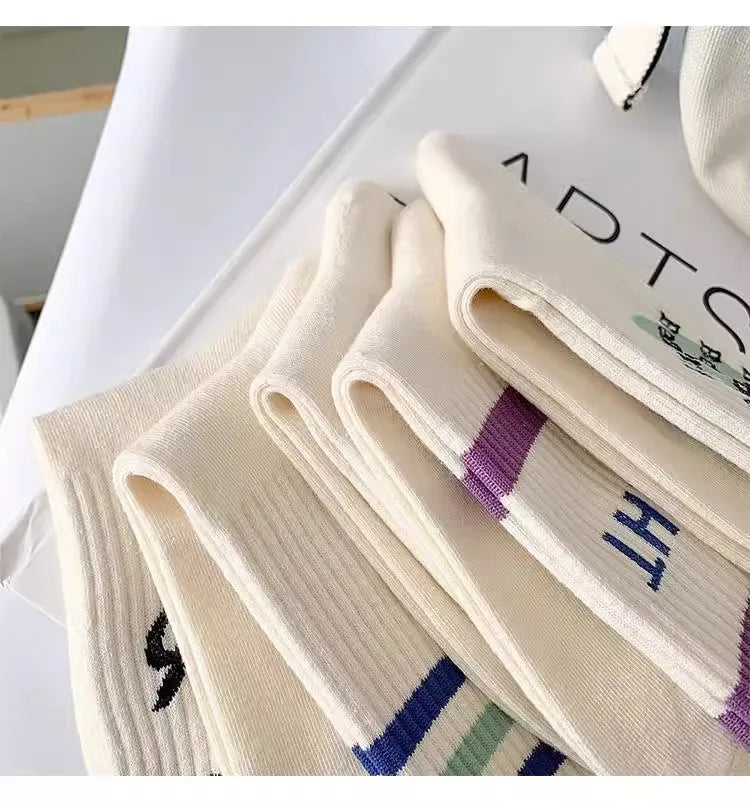 Couple-style socks for cross-border export. Women's style winter and autumn mid-length socks in white. Men's socks.