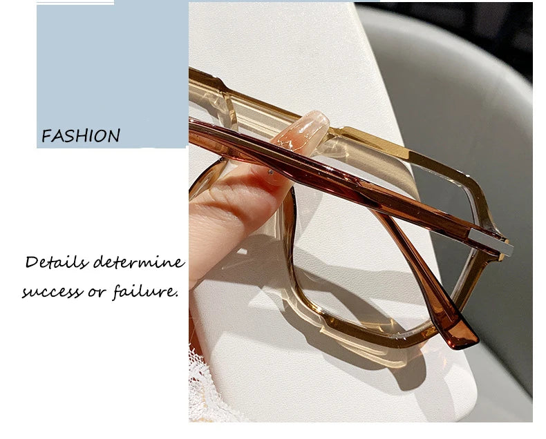 Stylish Women’s Oversized Myopia Glasses | Photochromic Eyeglasses 2026