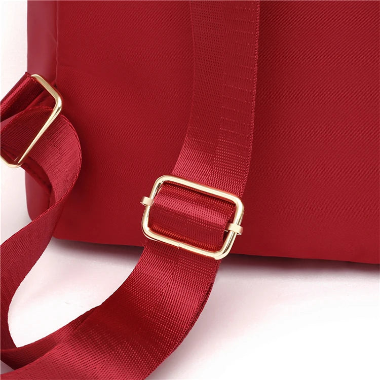 Chic Women's Backpack | Adjustable Straps & Zipper Closure