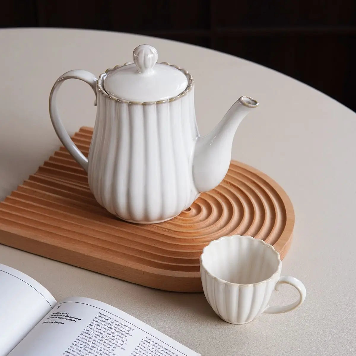 Elegant Japanese Retro Teapots & Ceramic Mugs Set for Tea Lovers