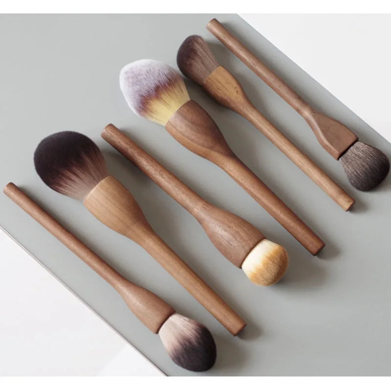 Large Retro Wood Powder Brush | Luxurious Honey Makeup Brush