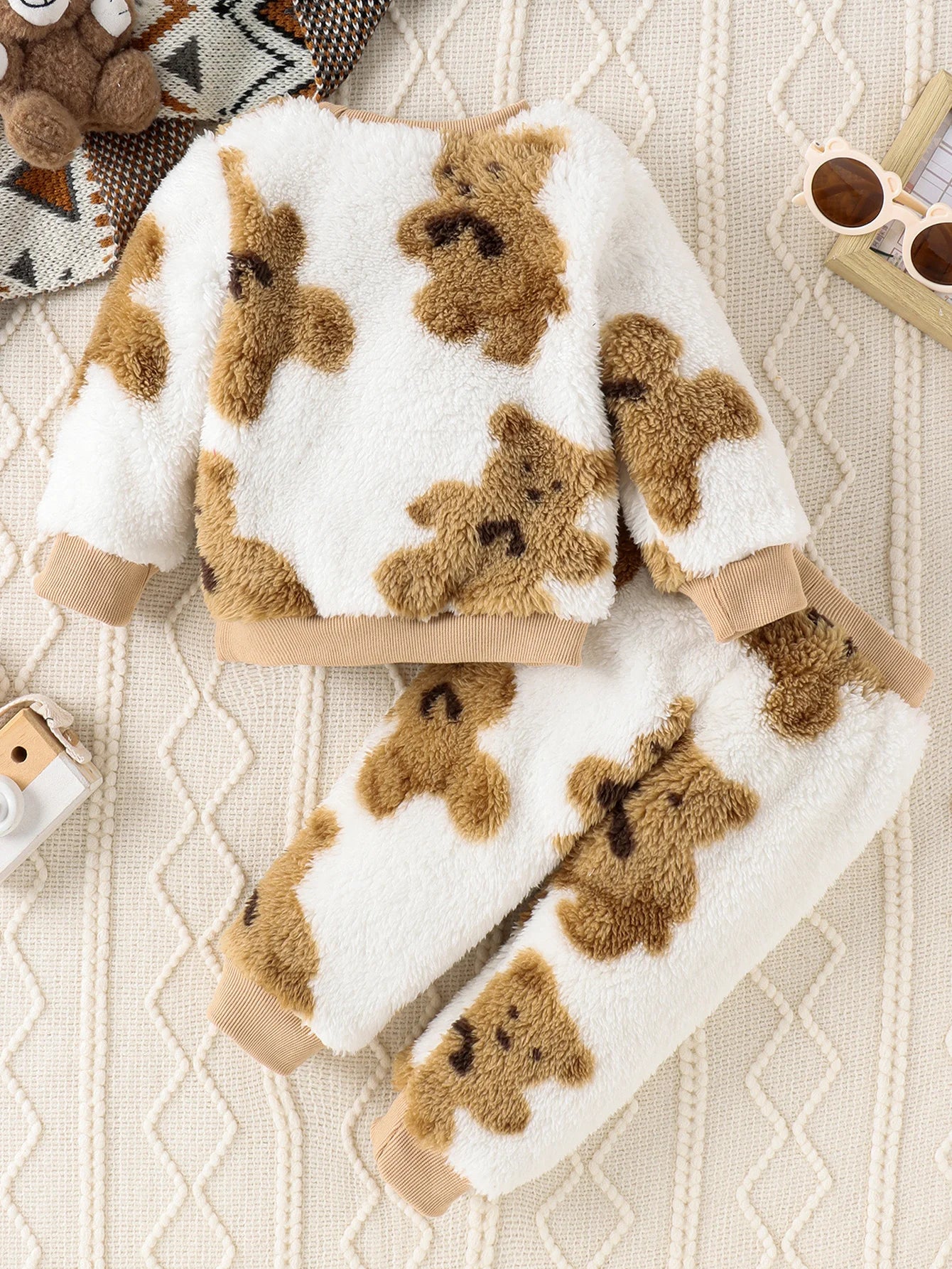Adorable Toddler Bear Sweatshirt & Pants Set | Winter Comfort