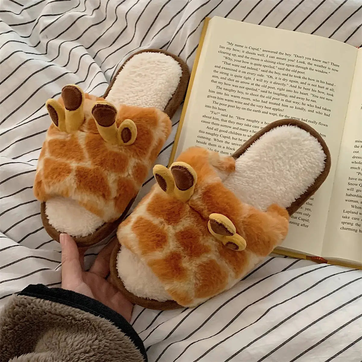 Women's Cartoon Giraffe Plush Slippers | Cozy Indoor Shoes