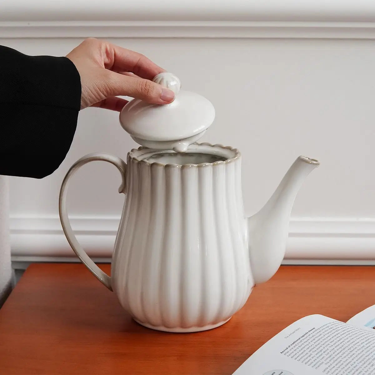 Elegant Japanese Retro Teapots & Ceramic Mugs Set for Tea Lovers