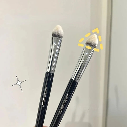 Brocha para detalles de maquillaje con punta inclinada en tres lados | Herramienta de contorno impecable