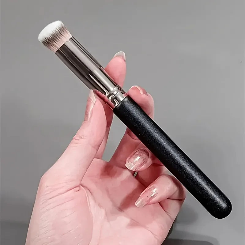 Ultra-Soft Kabuki Makeup Brush | Flawless Foundation & Contour