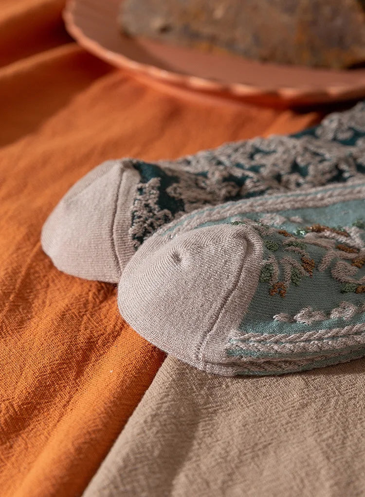 Elegant Flower Embroidery Women Socks | Kawaii Retro Style