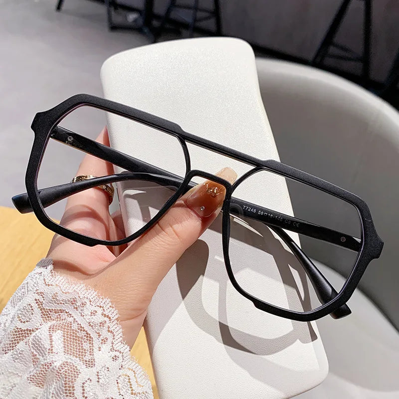 Stylish Women’s Oversized Myopia Glasses | Photochromic Eyeglasses 2026
