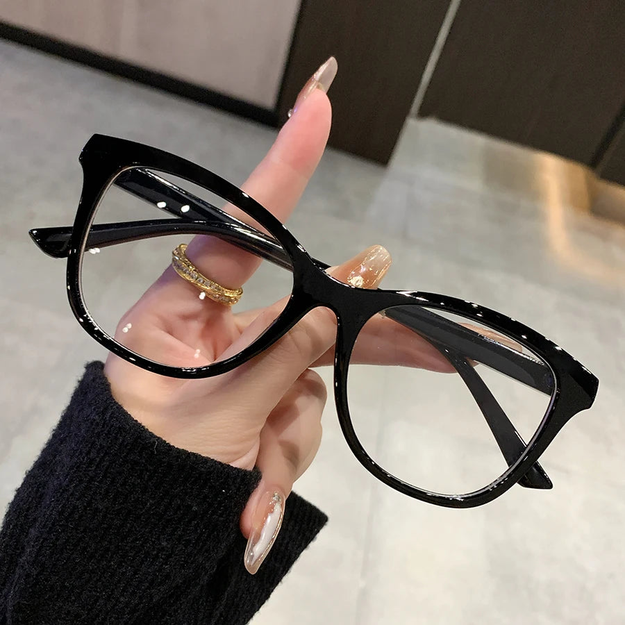 Fashionable Women's Cat-Eye Glasses | Retro Style for Everyday Use