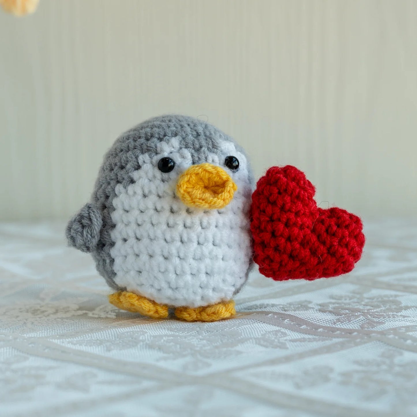 Muñeco de tiburón de ganchillo hecho a mano | Regalo de decoración del hogar con energía positiva