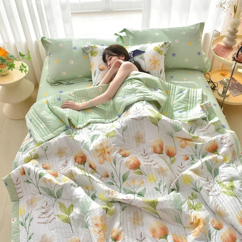Quilted Spring Summer Quilt | Soft Comfortable Queen Size Blanket