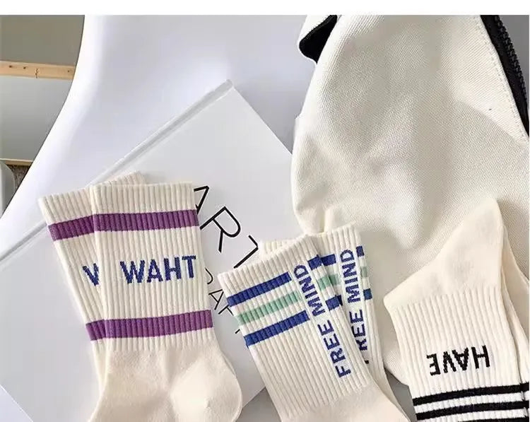 Couple-style socks for cross-border export. Women's style winter and autumn mid-length socks in white. Men's socks.