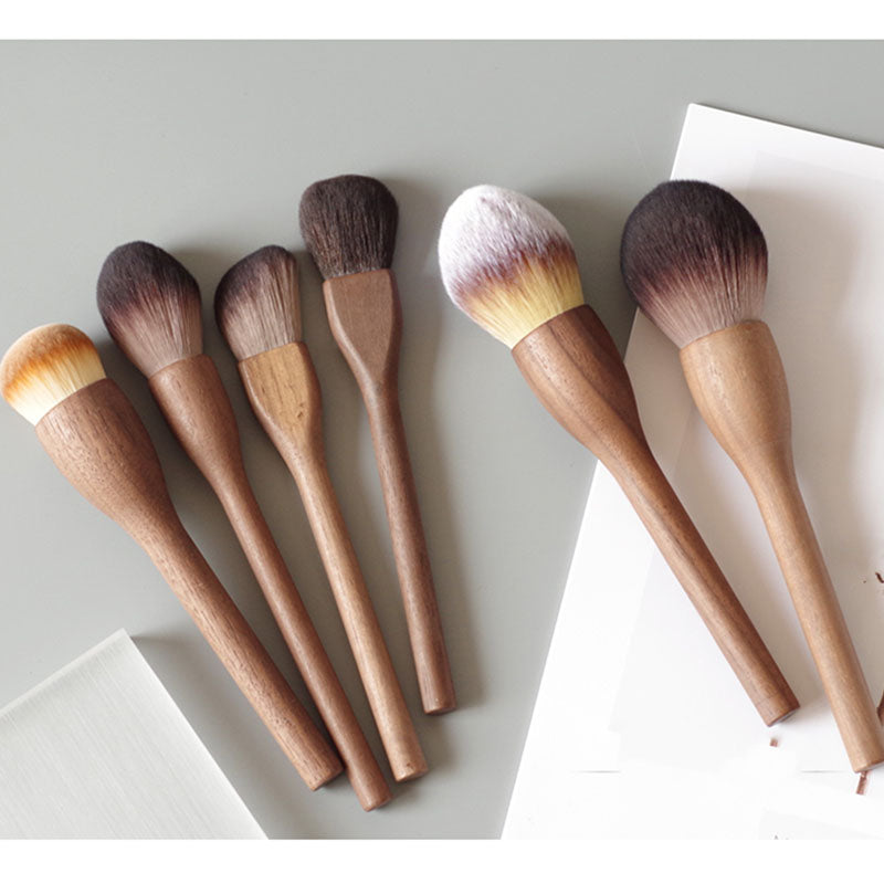 Large Retro Wood Powder Brush | Luxurious Honey Makeup Brush
