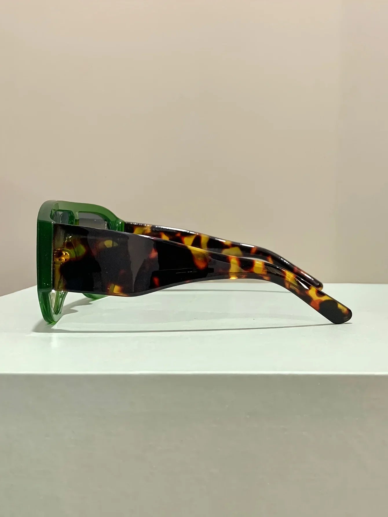 Oversized Gradient Sunglasses for Unisex | Fashionable Retro Style