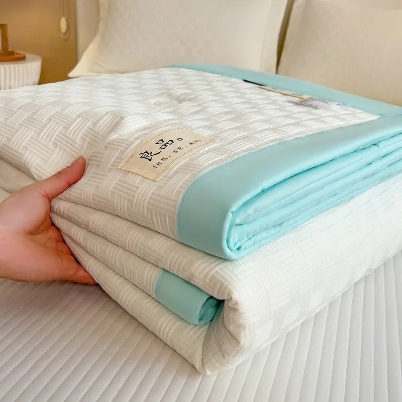 Lightweight Summer Waffle Quilt | Ideal for Home & Dorm