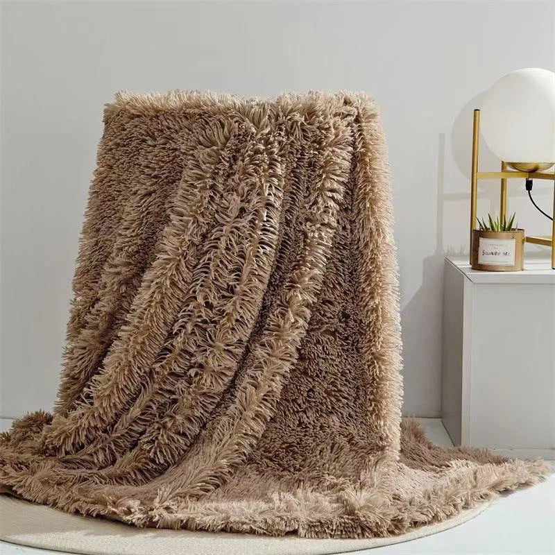 Soft Faux Fur Throw Blanket | Luxurious and Cozy Bedspread