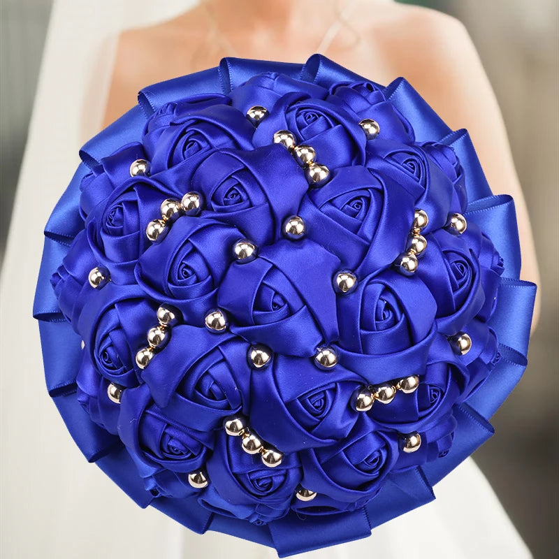 Impresionante ramo de boda azul marino para damas de honor | Elegante decoración floral