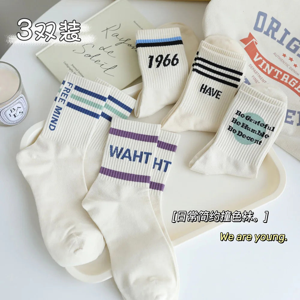 Couple-style socks for cross-border export. Women's style winter and autumn mid-length socks in white. Men's socks.