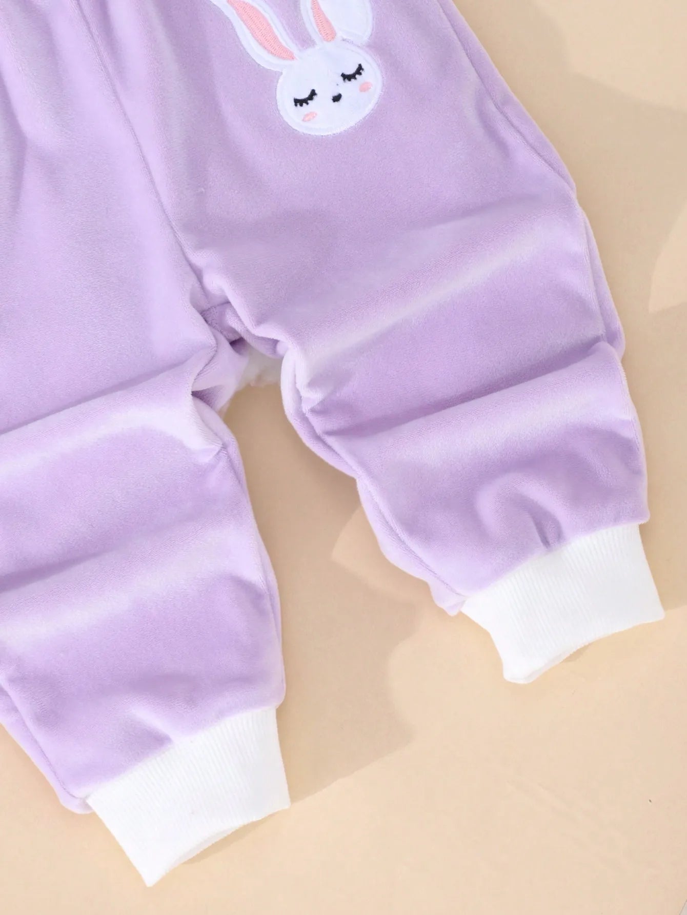 Bonito traje cálido bordado de conejo para bebé niña | Conjunto de 3 piezas