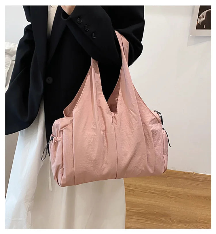 Bolso de mano de tela arrugada, moderno y cómodo para mujer