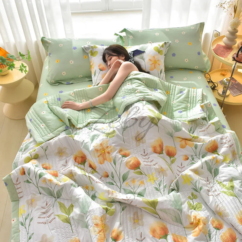 Quilted Spring Summer Quilt | Soft Comfortable Queen Size Blanket