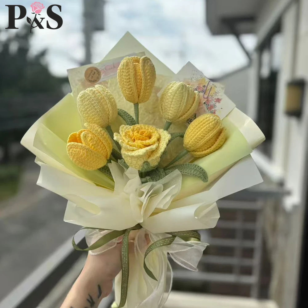 Ramo de flores de tulipanes morados de ganchillo de lujo hechos a mano para el hogar