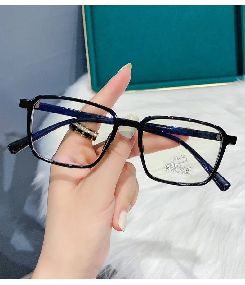 Stylish Myopia Glasses for Women | High-Definition Anti Blue Light
