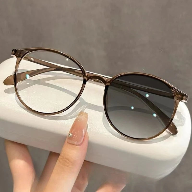 Stylish Photochromic Myopia Glasses for Women | Lightweight Comfort