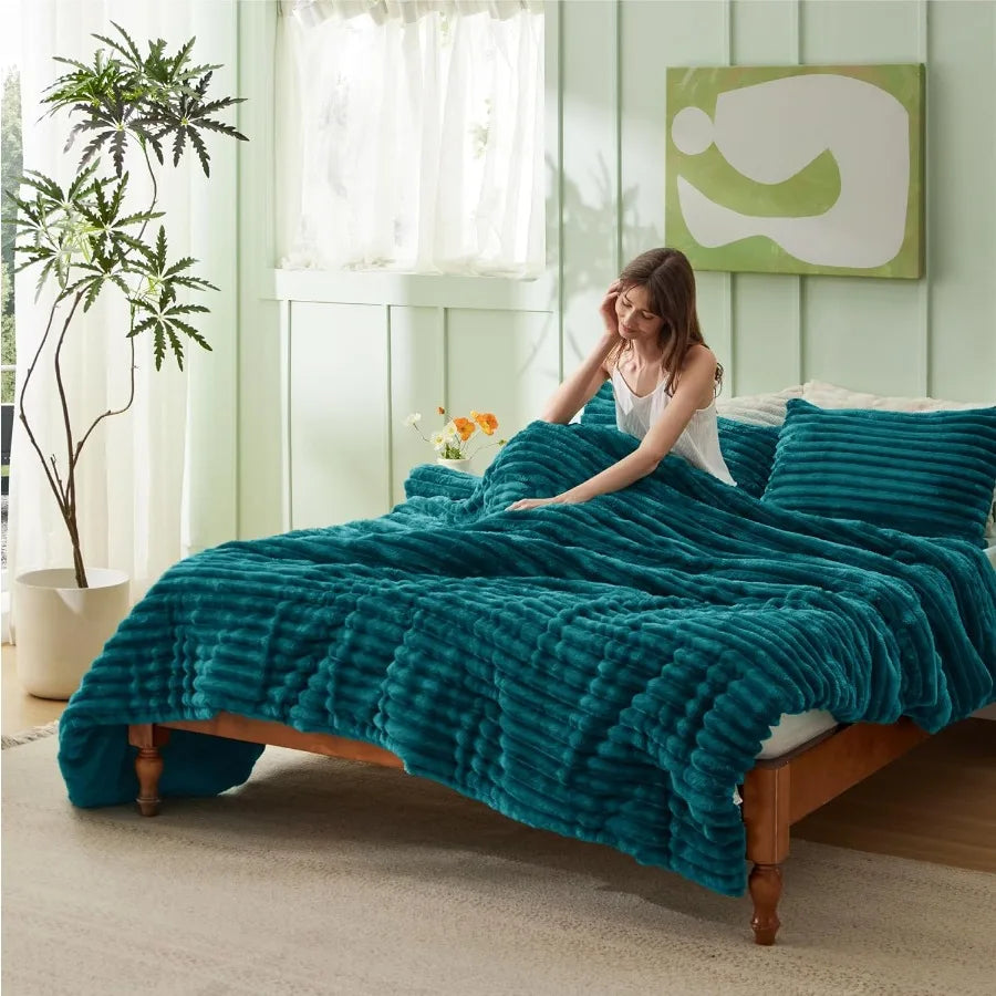 King Size Fluffy Teal Comforter Set | Plush Faux Fur Bedding