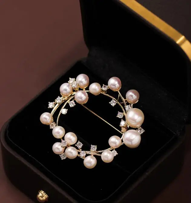 Elegant Gold Color Rhinestone Shovel Brooch for Stylish Accessory