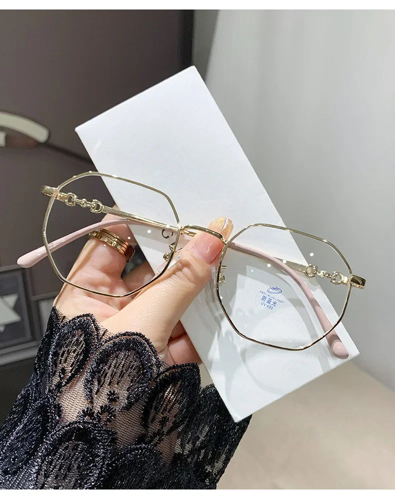 Oversized Photochromic Myopia Eyewear | Stylish Comfort & Relief
