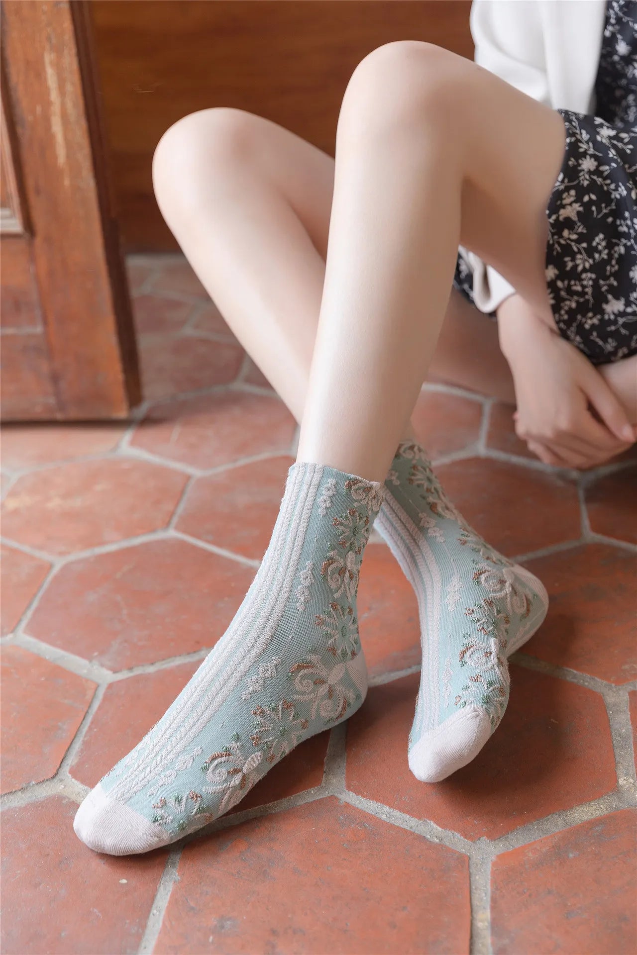 Elegant Flower Embroidery Women Socks | Kawaii Retro Style